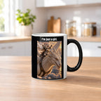I’m just a girl. – Tasse. Zaubertasse: Wärmeeffekt. 2 KUECHE HEISS. KI-Motiv.