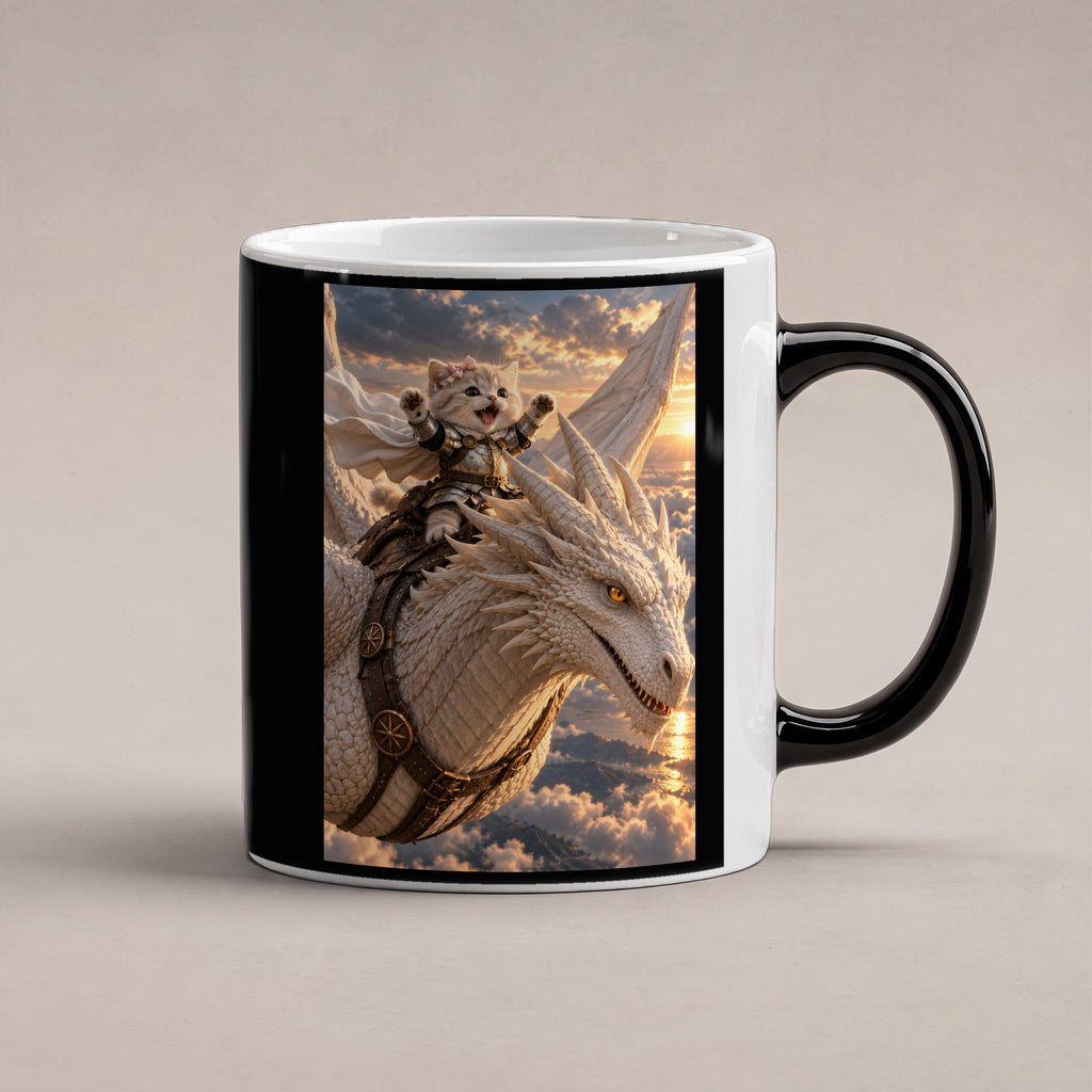 Ritterkatze – Drachenflug – Tasse. Zaubertasse: Wärmeeffekt. 1 STUDIO HEISS. KI-Motiv.