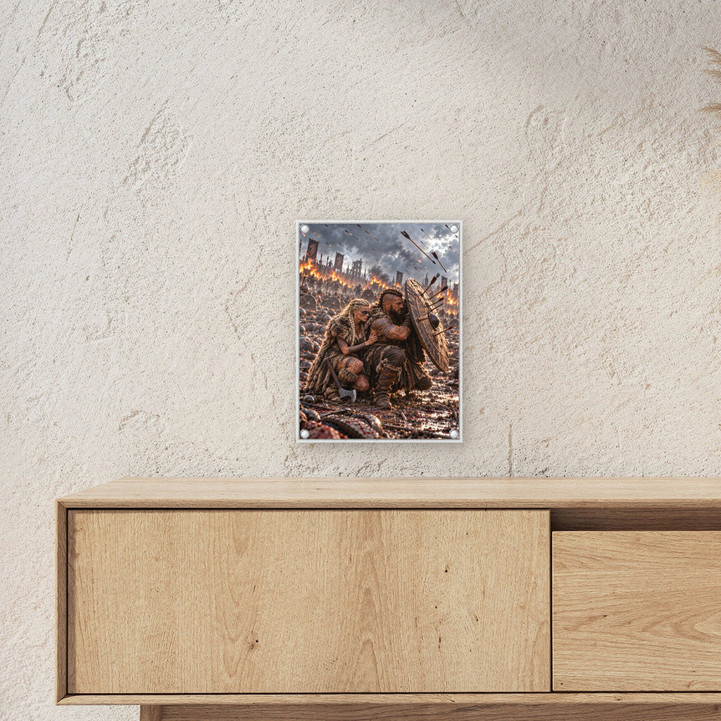 Der Schildschutz – Wikingerpaar hinter einem Rundschild im Pfeilhagel, auf Acrylglas mit vier Abstandshaltern, über einem Sideboard, zeigt die Größe im Raum