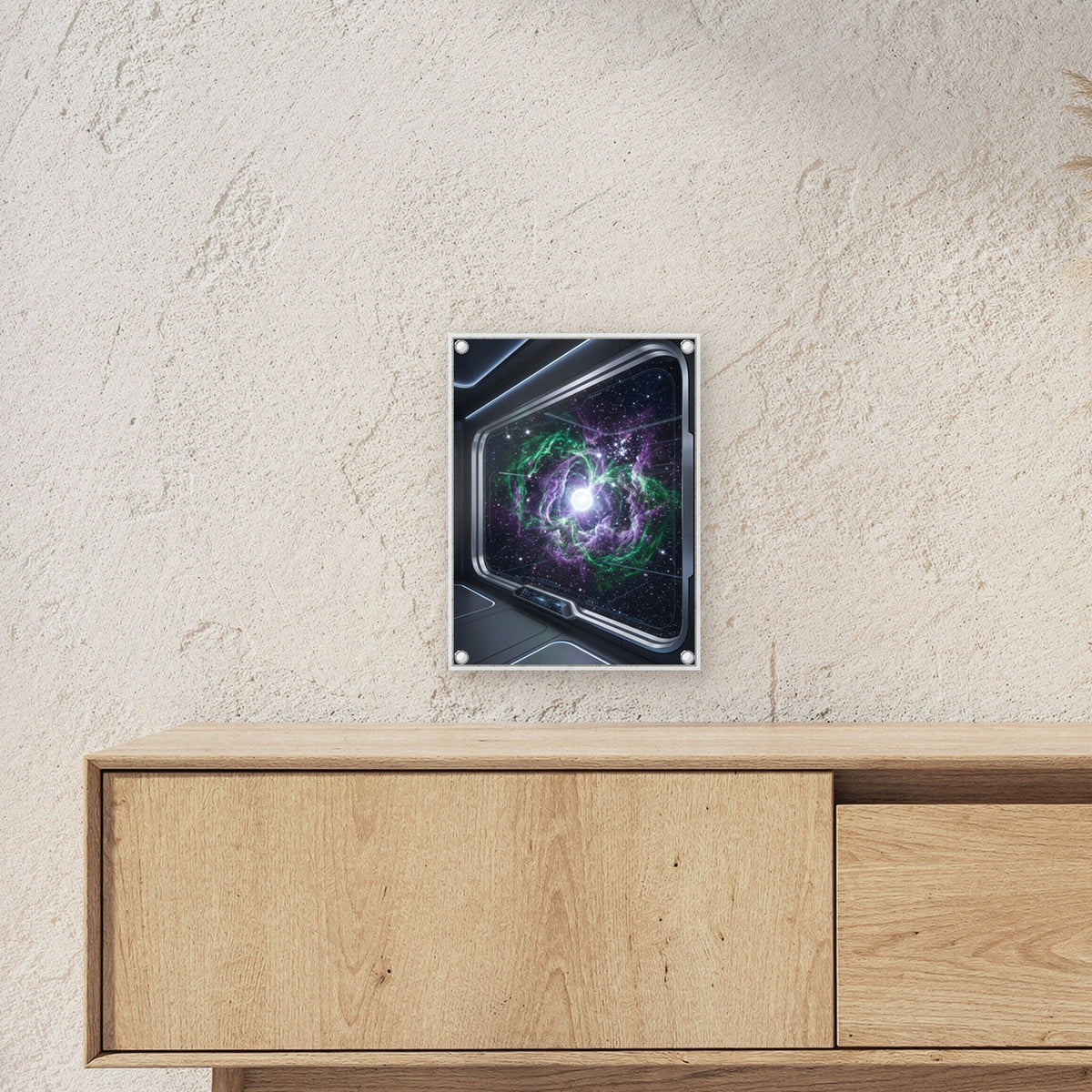 Das Sternenfenster – Blick aus dem Raumschiff auf einen grün-violetten Nebel, auf Acrylglas mit Abstandshaltern, über einem Sideboard