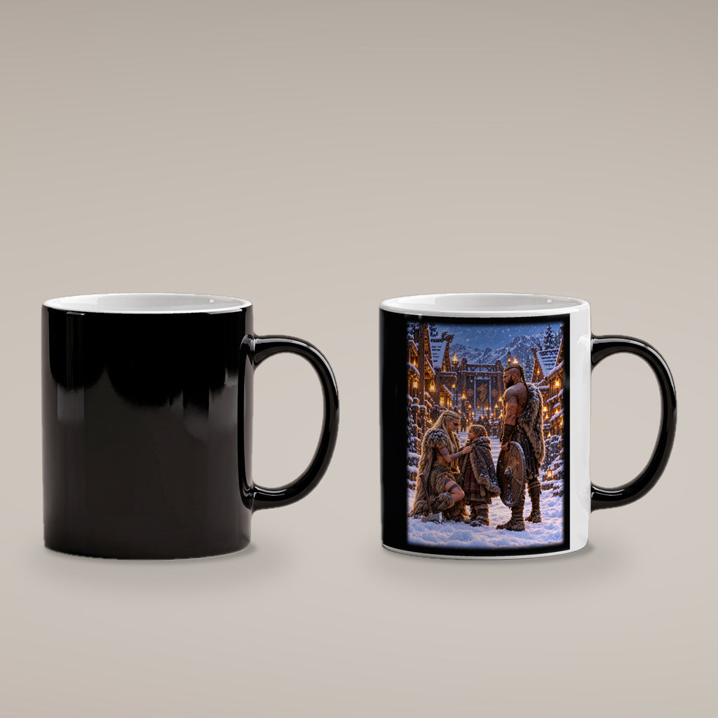 Der Winterbund – Wikingerfamilie in einer verschneiten Siedlung, Black Edition (Zaubertasse), kalt schwarz und heiß mit sichtbarem Motiv