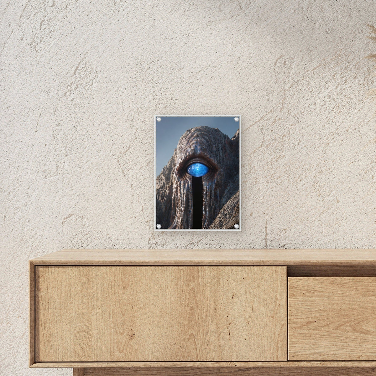 Surreal Acrylglasbild auf Acrylglas mit Edelstahl-Abstandshaltern ueber einem Sideboard, zeigt die Groesse im Raum