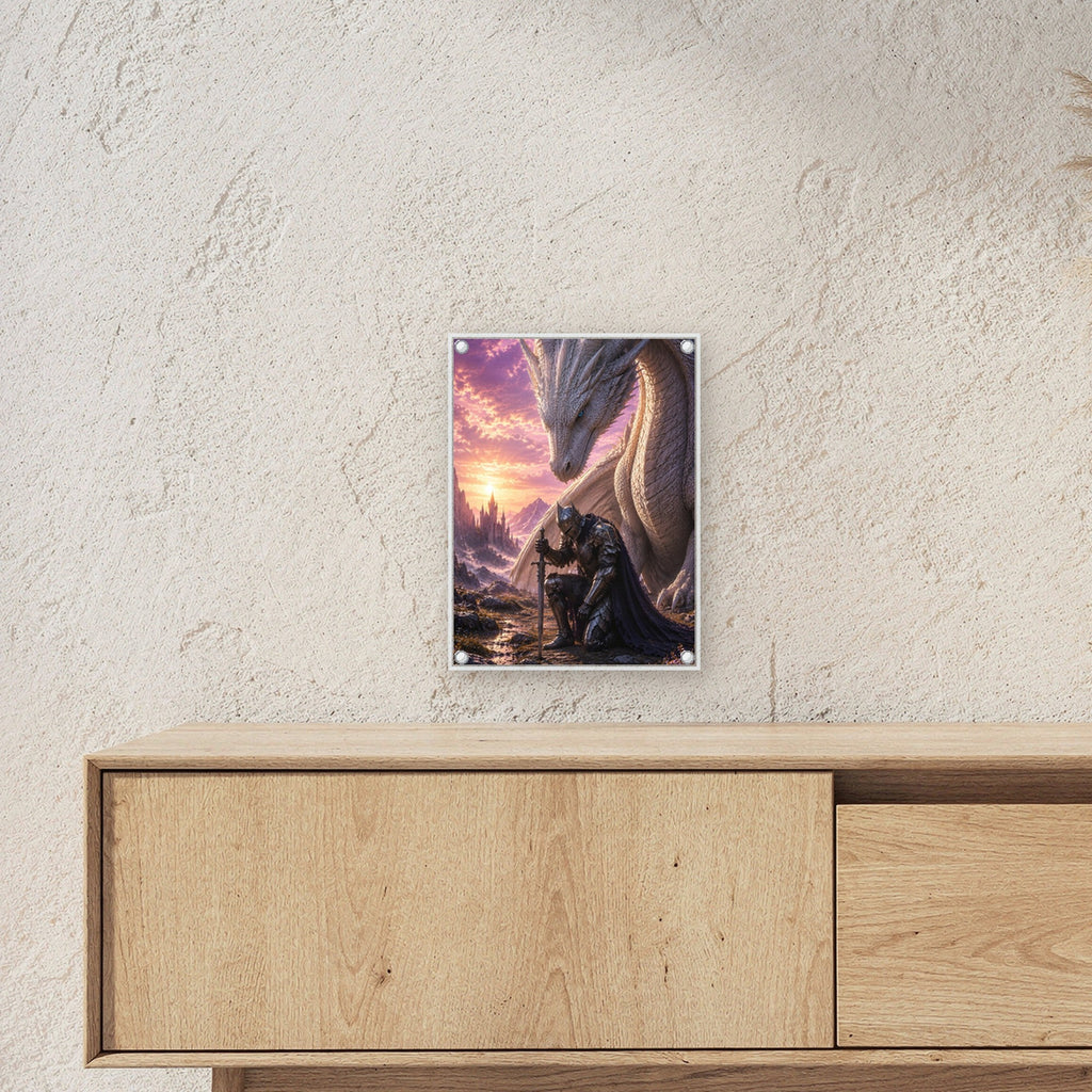 Ritter kniet vor dem weißen Drachen im Abendrot, Dark Fantasy Acrylglasbild auf Acrylglas mit Edelstahl-Abstandshaltern ueber einem Sideboard, zeigt die Groesse im Raum