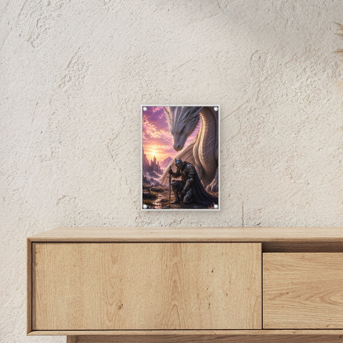 Ritter kniet vor dem weißen Drachen im Abendrot, Dark Fantasy Acrylglasbild auf Acrylglas mit Edelstahl-Abstandshaltern ueber einem Sideboard, zeigt die Groesse im Raum