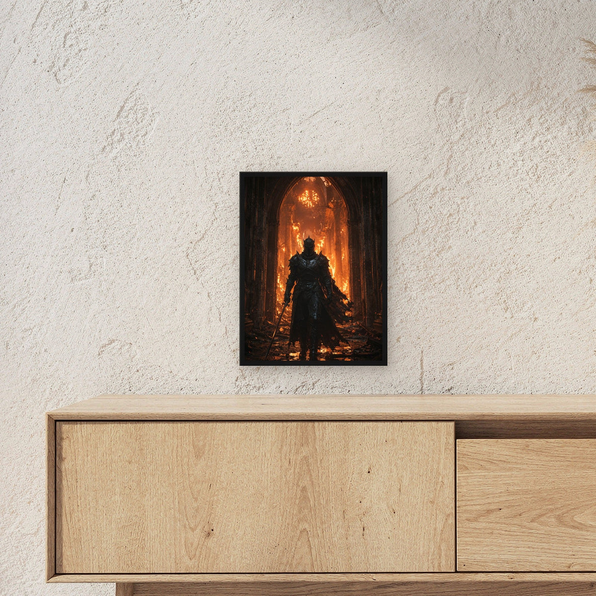 Dark-Fantasy Poster gerahmt im schwarzen Holzrahmen ueber einem Sideboard, zeigt die Groesse im Raum