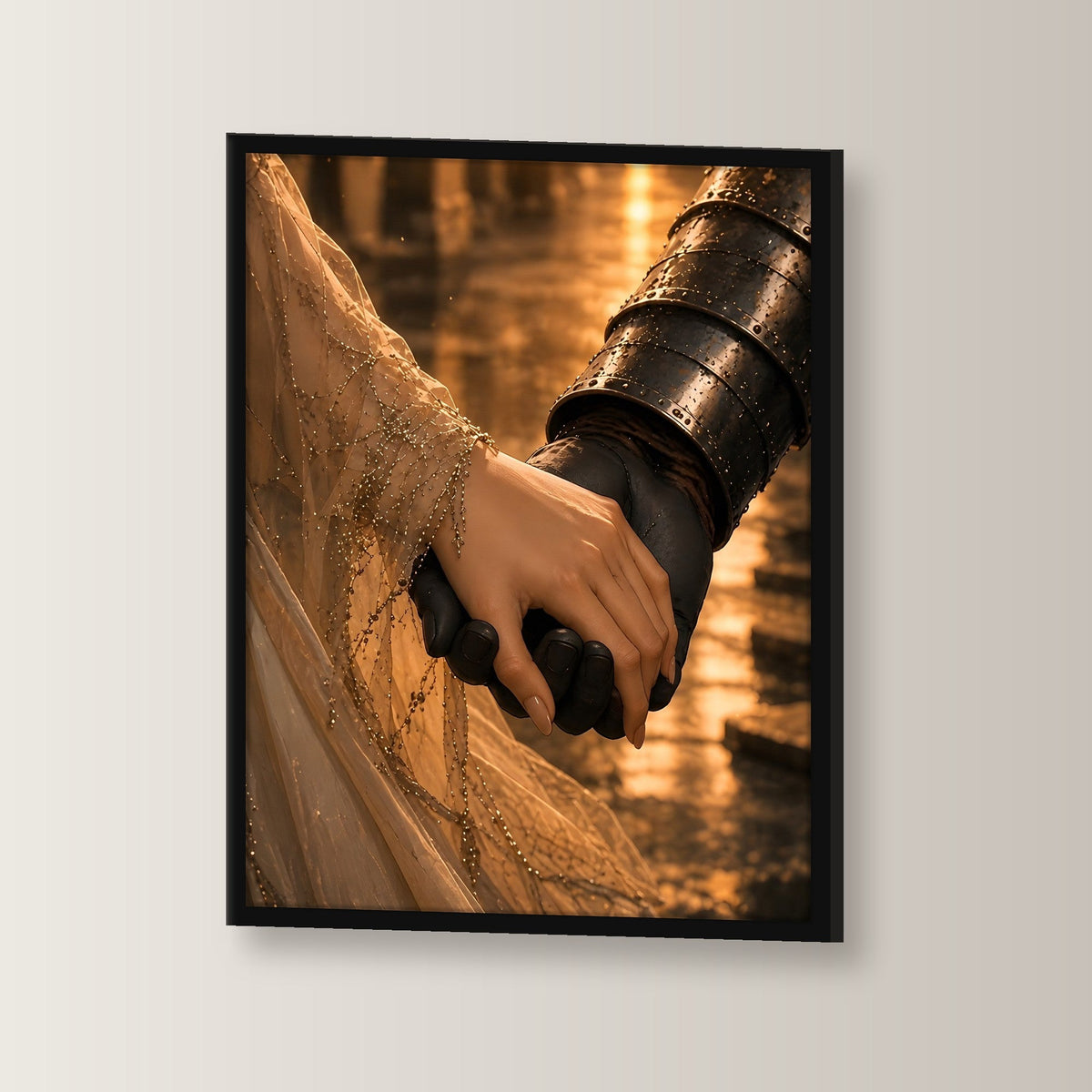 Panzerhandschuh hält die Brauthand, Mittelalter Fantasy Wandbild gerahmt im schwarzen Holzrahmen, leicht gedreht an der Wand fotografiert