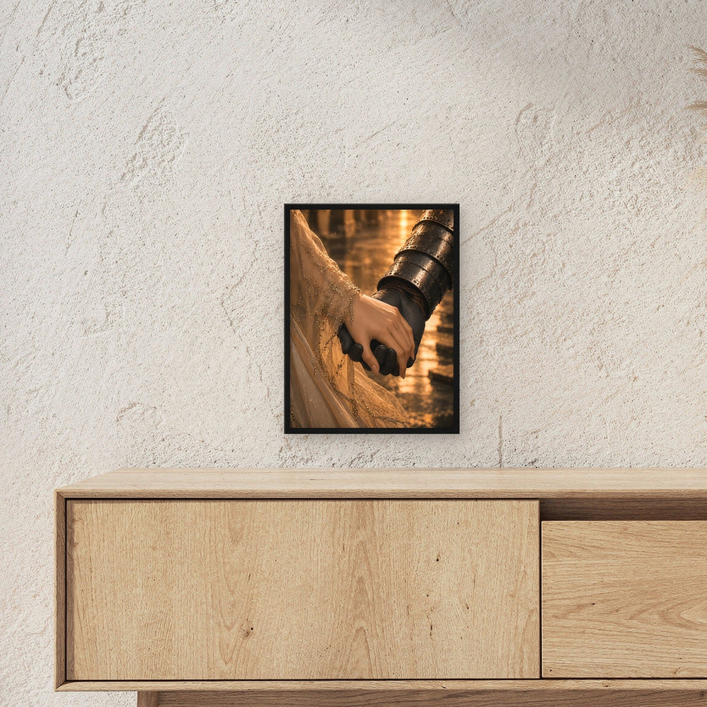 Panzerhandschuh hält die Brauthand, Mittelalter Fantasy Wandbild gerahmt im schwarzen Holzrahmen ueber einem Sideboard, zeigt die Groesse im Raum