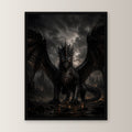 Schwarzer Drache, Dark Fantasy Poster gerahmt im schwarzen Holzrahmen, gerade von vorn an heller Wand