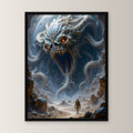 Zähnefletschende Kreatur in weißer Felswelt, Surreales Wandbild gerahmt im schwarzen Holzrahmen, gerade von vorn an heller Wand