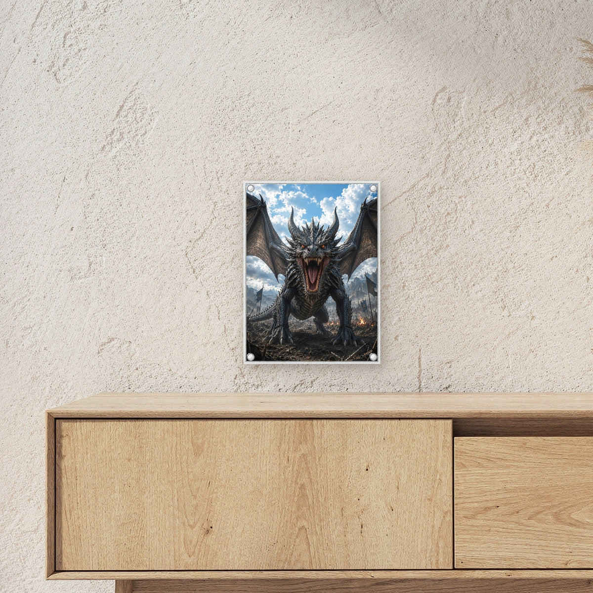Drache mit aufgerissenem Rachen, Dark Fantasy Acrylglasbild auf Acrylglas mit Edelstahl-Abstandshaltern ueber einem Sideboard, zeigt die Groesse im Raum