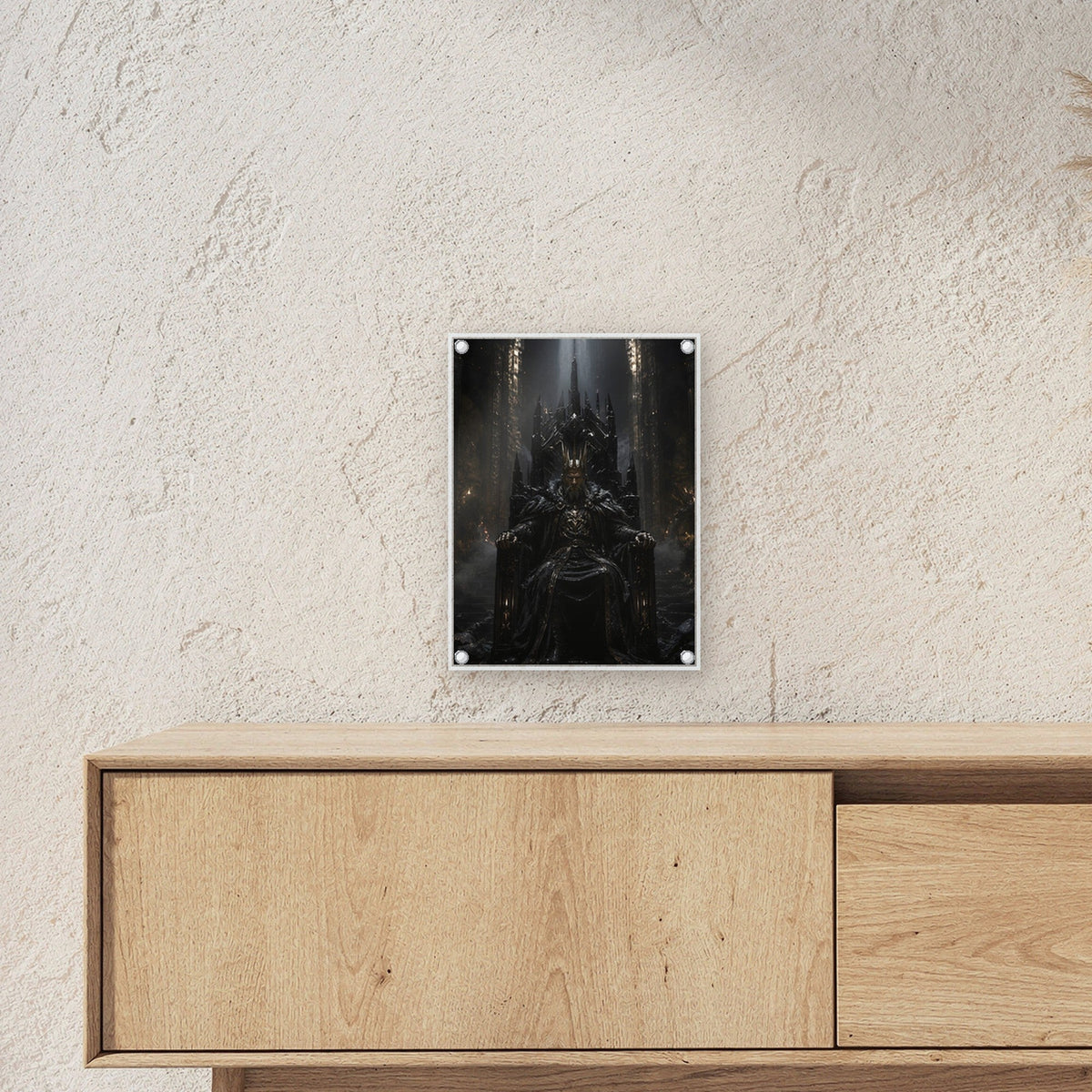Dark-Fantasy Acrylglasbild auf Acrylglas mit Edelstahl-Abstandshaltern ueber einem Sideboard, zeigt die Groesse im Raum