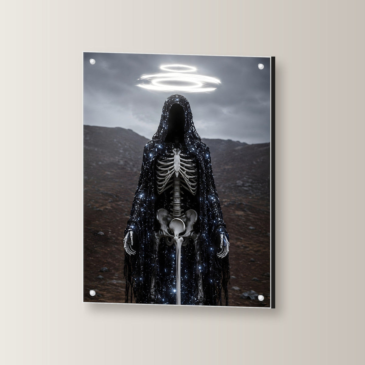 Dark-Fantasy Acrylglasbild auf Acrylglas mit Edelstahl-Abstandshaltern, leicht gedreht an der Wand fotografiert