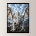 Weißer Drache mit gespreizten Flügeln, Fantasy Wandbild gerahmt im schwarzen Holzrahmen, gerade von vorn an heller Wand
