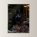 Dark-Portrait Acrylglasbild auf Acrylglas mit Edelstahl-Abstandshaltern, gerade von vorn an heller Wand