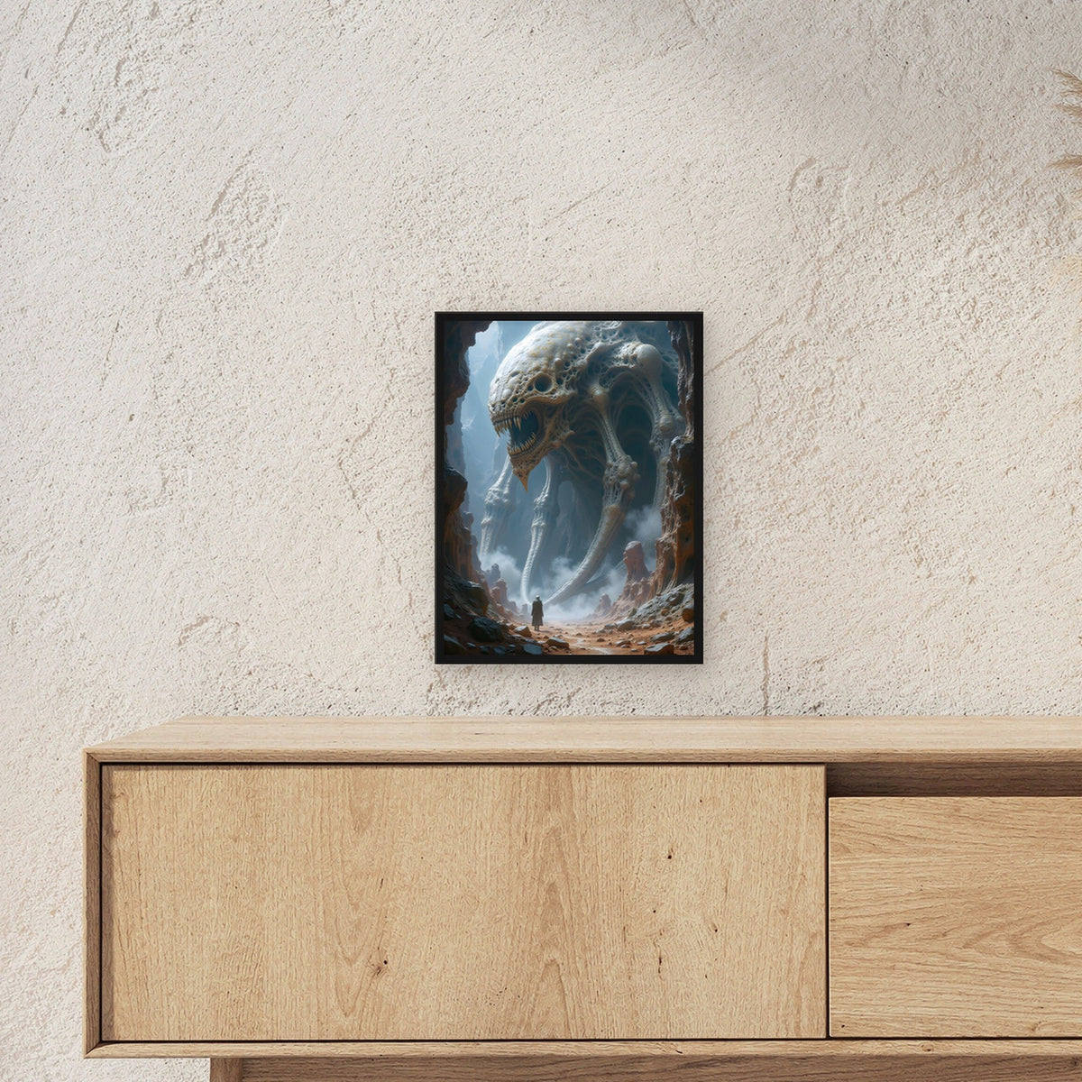 Schädelkreatur mit Tentakeln in der Schlucht, Surreales Wandbild gerahmt im schwarzen Holzrahmen ueber einem Sideboard, zeigt die Groesse im Raum