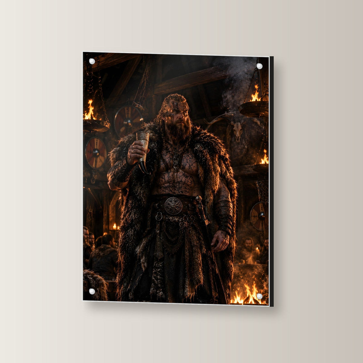 Wikinger-Häuptling mit Trinkhorn in der Feuerhalle, Dark Fantasy Acrylglasbild auf Acrylglas mit Edelstahl-Abstandshaltern, leicht gedreht an der Wand fotografiert