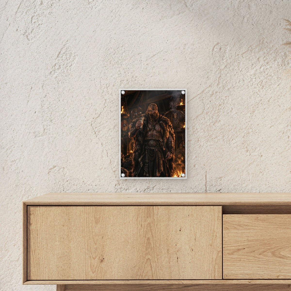 Wikinger-Häuptling mit Trinkhorn in der Feuerhalle, Dark Fantasy Acrylglasbild auf Acrylglas mit Edelstahl-Abstandshaltern ueber einem Sideboard, zeigt die Groesse im Raum