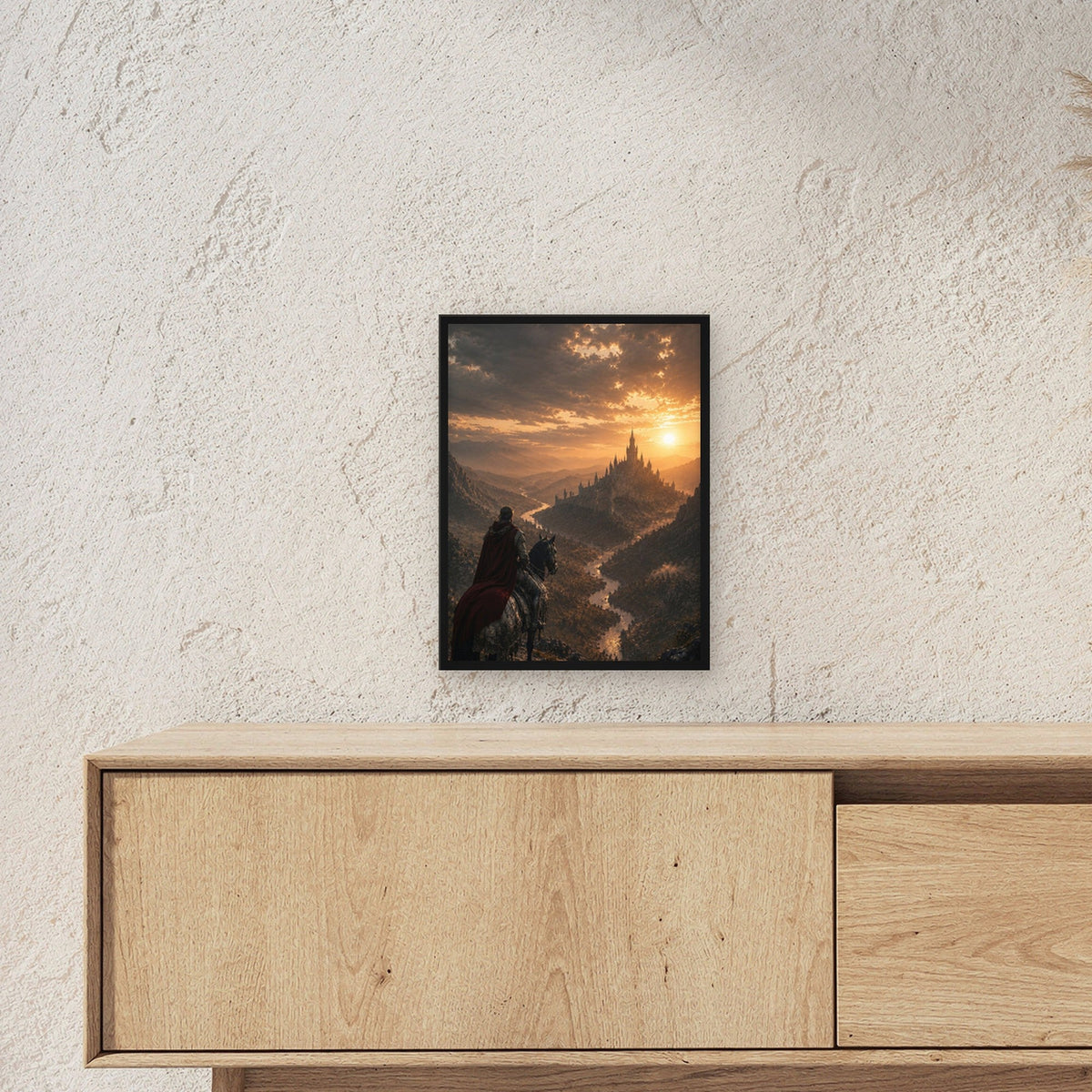 Dark-Fantasy Poster gerahmt im schwarzen Holzrahmen ueber einem Sideboard, zeigt die Groesse im Raum