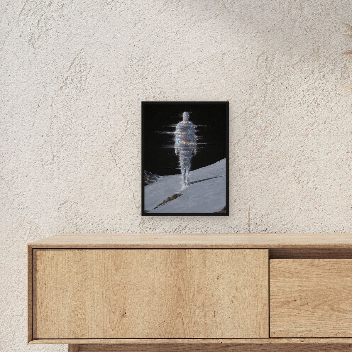 Dark-Portrait, Fantasy Poster gerahmt im schwarzen Holzrahmen ueber einem Sideboard, zeigt die Groesse im Raum