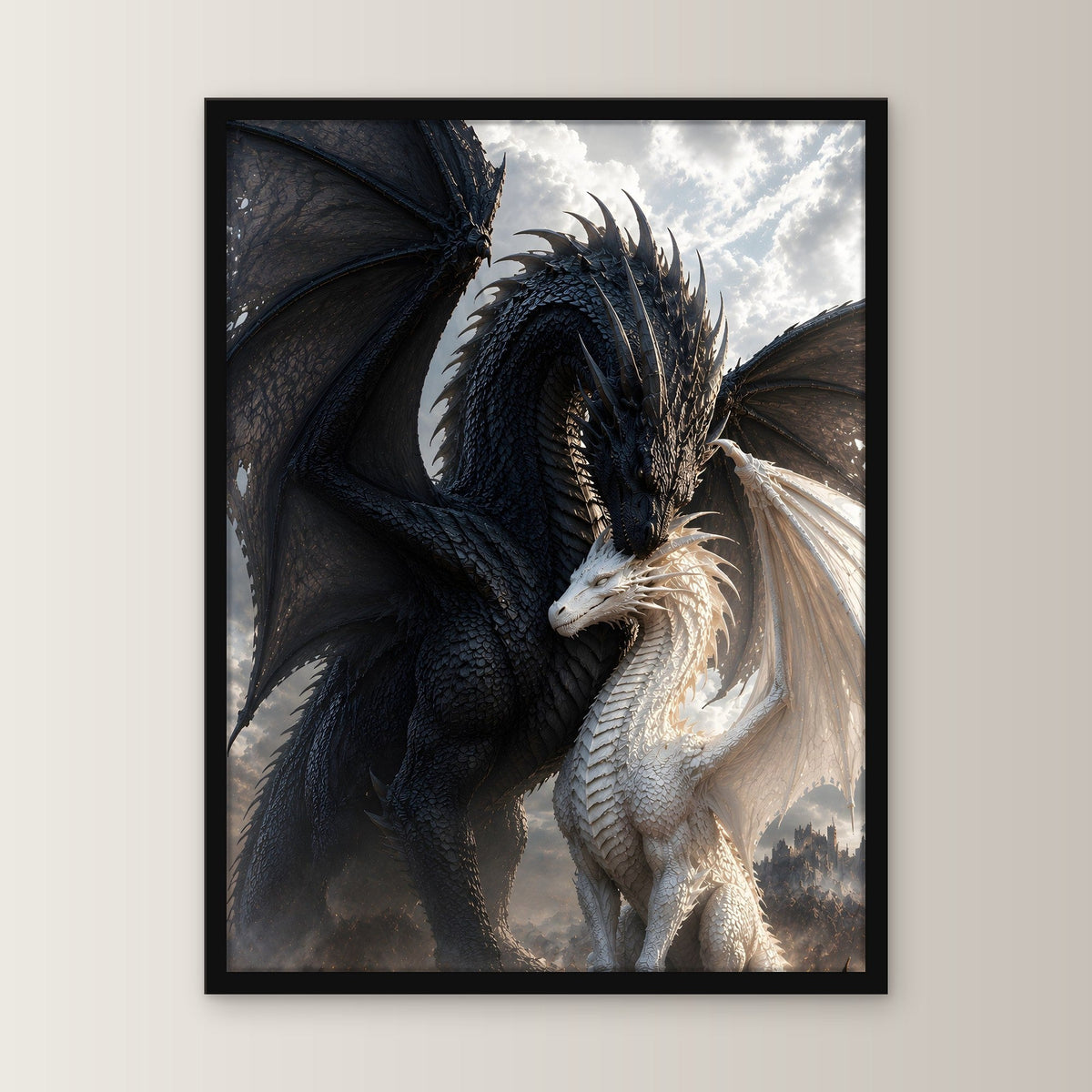 Schwarzer und weißer Drache eng beieinander, Fantasy Wandbild gerahmt im schwarzen Holzrahmen, gerade von vorn an heller Wand