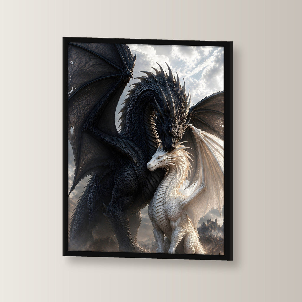Schwarzer und weißer Drache eng beieinander, Fantasy Wandbild gerahmt im schwarzen Holzrahmen, leicht gedreht an der Wand fotografiert