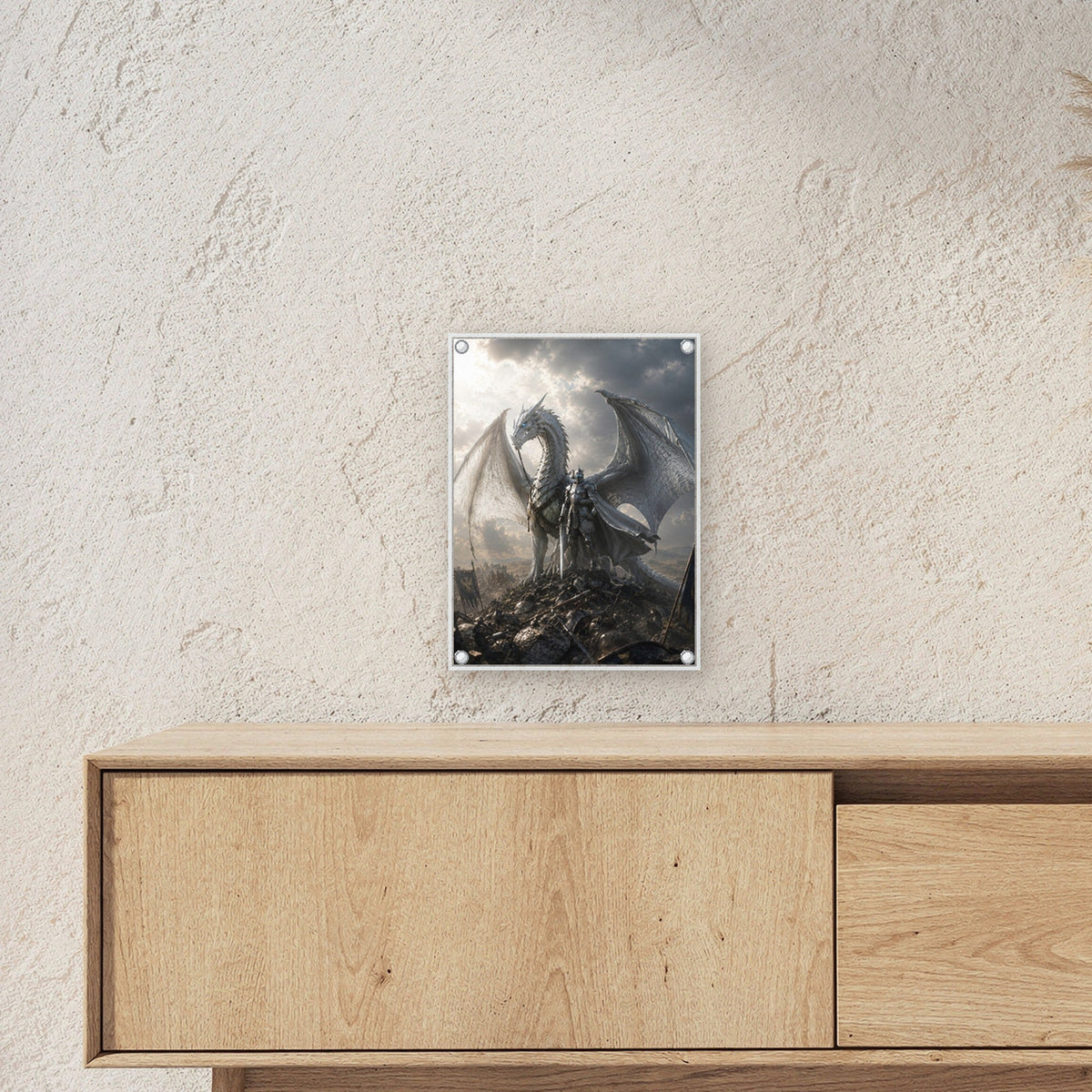 Dark-Fantasy Acrylglasbild auf Acrylglas mit Edelstahl-Abstandshaltern ueber einem Sideboard, zeigt die Groesse im Raum