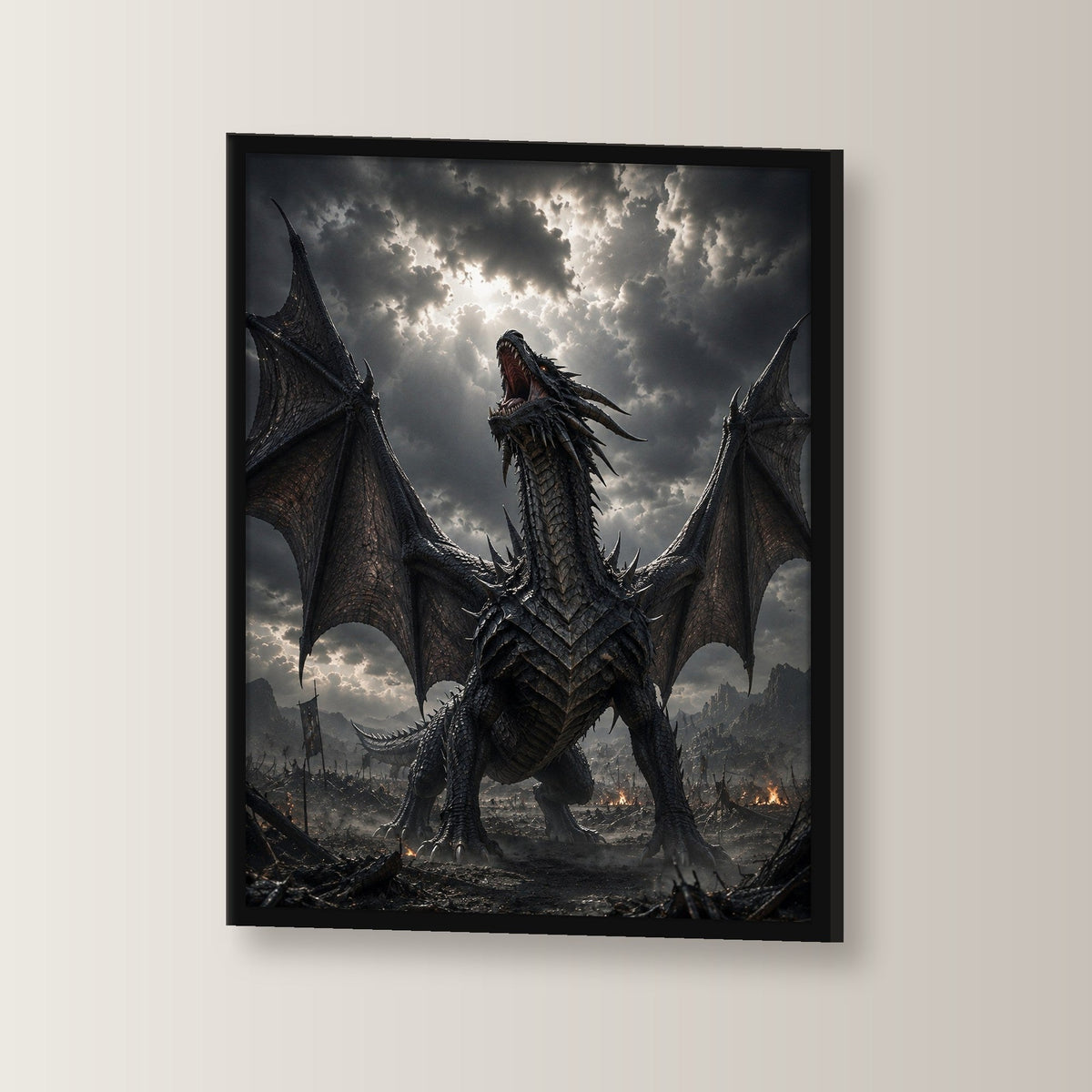 Schwarzer Drache brüllt über dem Schlachtfeld, Fantasy Wandbild gerahmt im schwarzen Holzrahmen, leicht gedreht an der Wand fotografiert