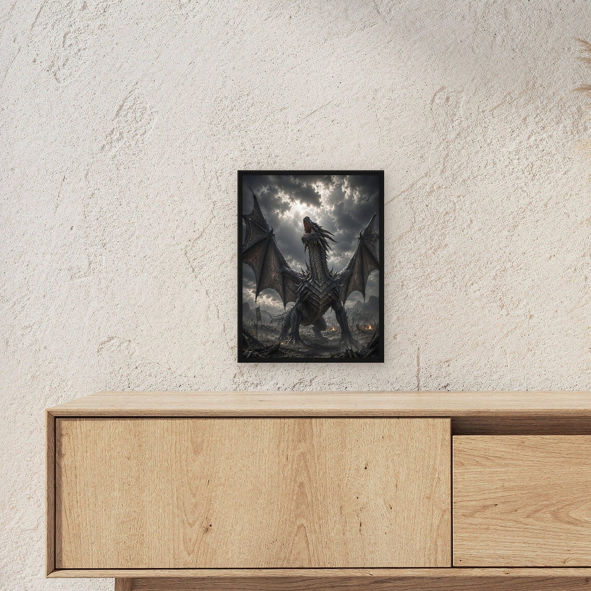Schwarzer Drache brüllt über dem Schlachtfeld, Fantasy Wandbild gerahmt im schwarzen Holzrahmen ueber einem Sideboard, zeigt die Groesse im Raum