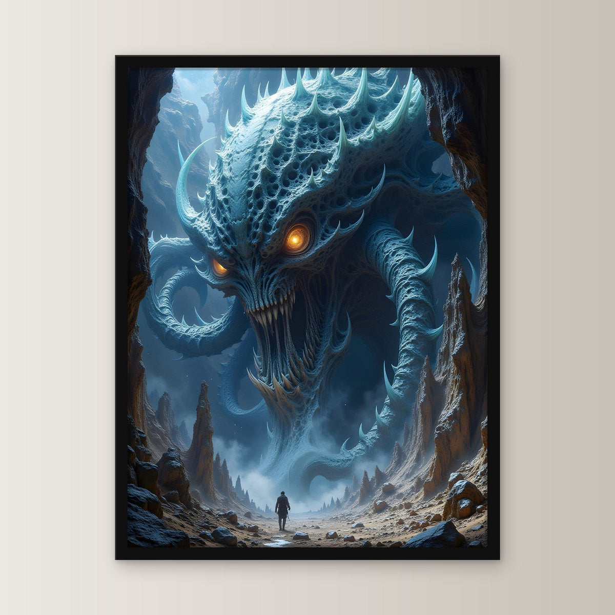 Kreatur mit glühenden Augen in blauer Schlucht, Surreales Wandbild gerahmt im schwarzen Holzrahmen, gerade von vorn an heller Wand
