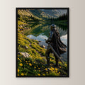 Ritter mit Schwert am Bergsee, Mittelalter Fantasy Wandbild gerahmt im schwarzen Holzrahmen, gerade von vorn an heller Wand