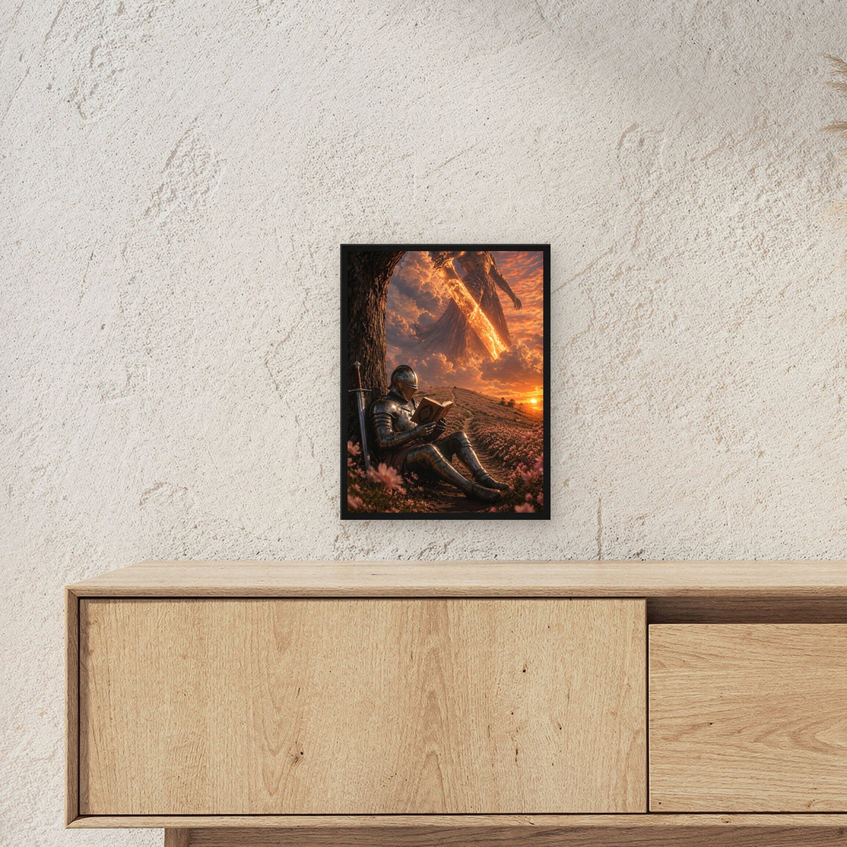 Dark-Fantasy Poster gerahmt im schwarzen Holzrahmen ueber einem Sideboard, zeigt die Groesse im Raum