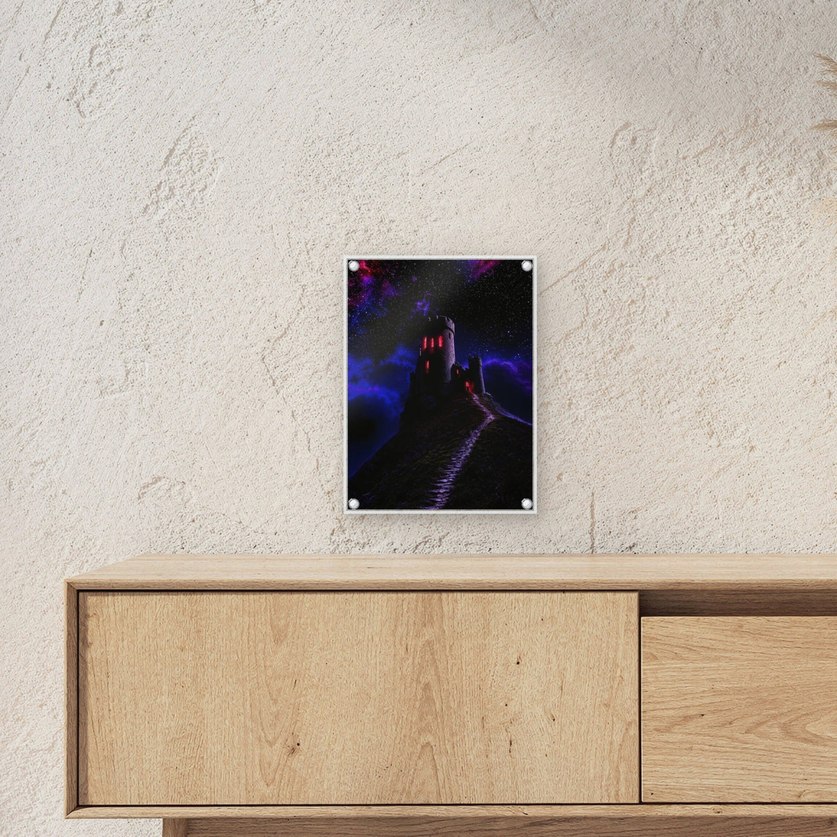 Natur Acrylglasbild auf Acrylglas mit Edelstahl-Abstandshaltern ueber einem Sideboard, zeigt die Groesse im Raum