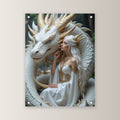 Weiße Königin mit weißem Drachen im Wald, Dark Fantasy Acrylglasbild auf Acrylglas mit Edelstahl-Abstandshaltern, gerade von vorn an heller Wand