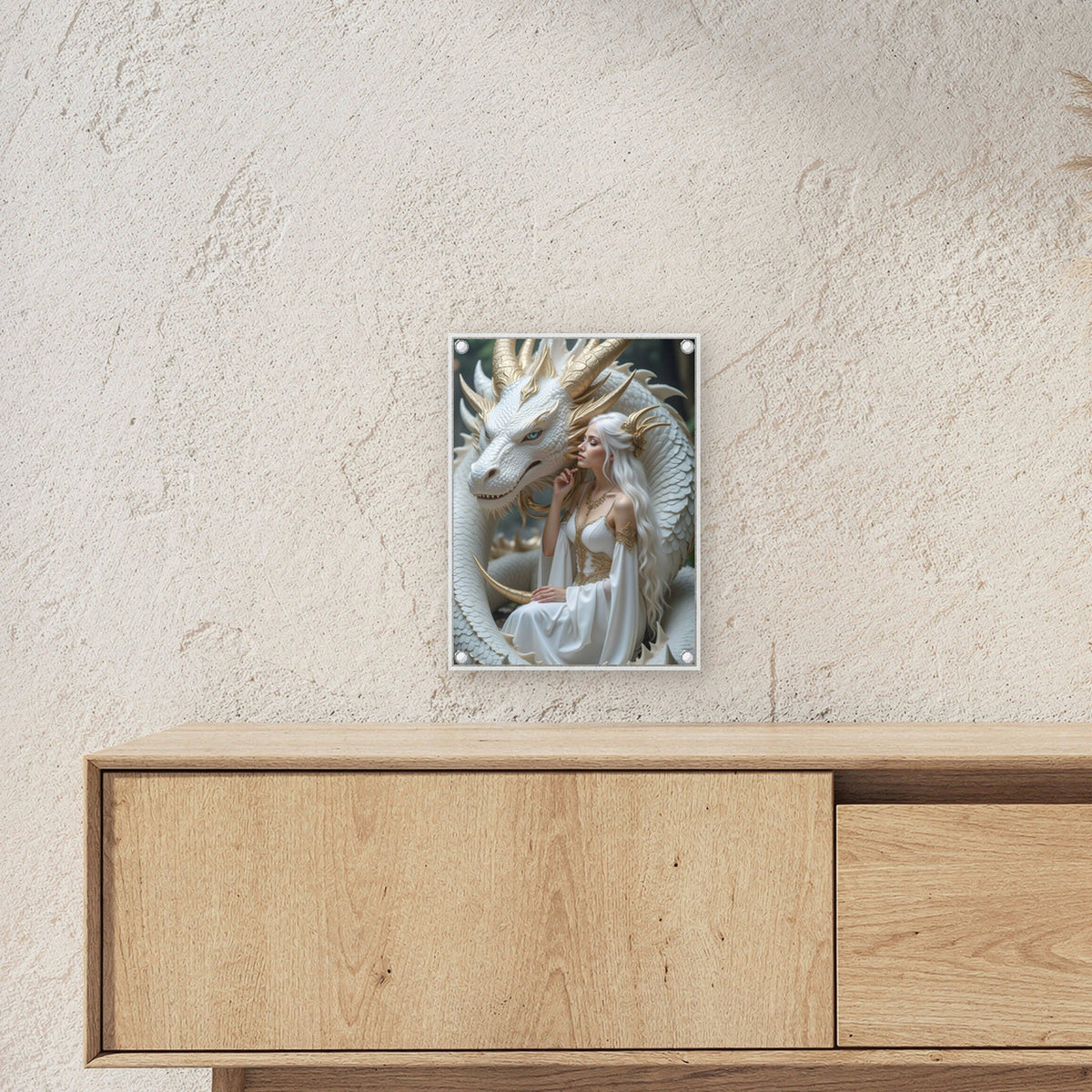 Weiße Königin mit weißem Drachen im Wald, Dark Fantasy Acrylglasbild auf Acrylglas mit Edelstahl-Abstandshaltern ueber einem Sideboard, zeigt die Groesse im Raum