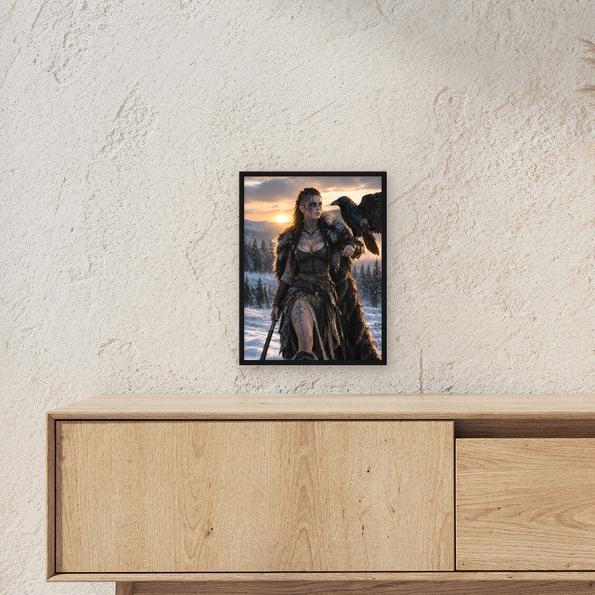 Schildmaid mit Rabe auf der Hand im Abendlicht, Fantasy Wandbild gerahmt im schwarzen Holzrahmen ueber einem Sideboard, zeigt die Groesse im Raum