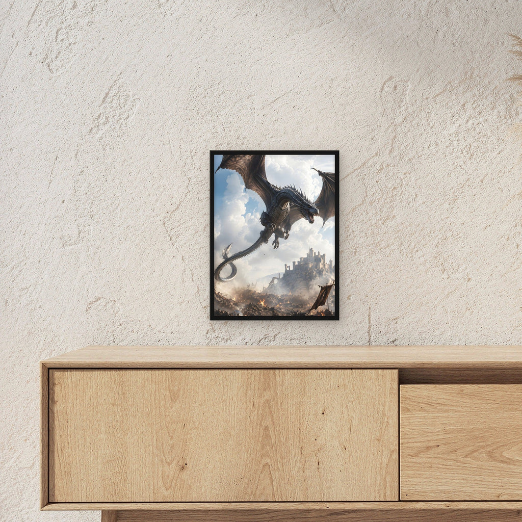 Silberner Drache über der Burgstadt, Fantasy Wandbild gerahmt im schwarzen Holzrahmen ueber einem Sideboard, zeigt die Groesse im Raum
