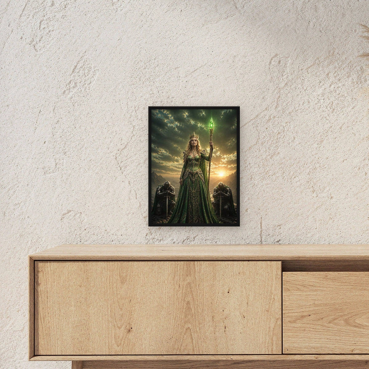 Dark-Fantasy Poster gerahmt im schwarzen Holzrahmen ueber einem Sideboard, zeigt die Groesse im Raum
