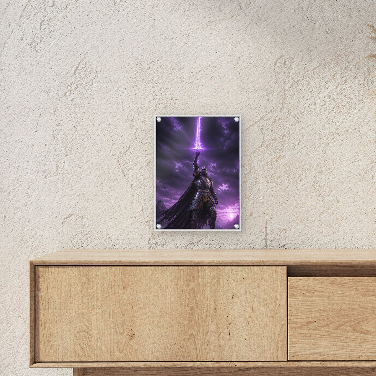 Dark-Fantasy Acrylglasbild auf Acrylglas mit Edelstahl-Abstandshaltern ueber einem Sideboard, zeigt die Groesse im Raum