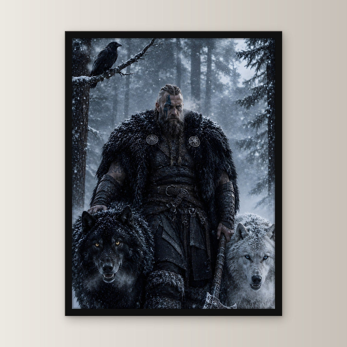 Wikinger mit zwei Wölfen im verschneiten Wald, Fantasy Wandbild gerahmt im schwarzen Holzrahmen, gerade von vorn an heller Wand