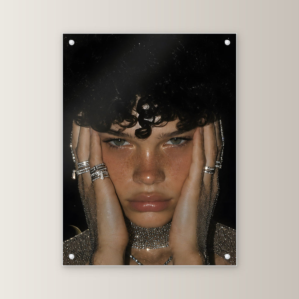 Glamour Acrylglasbild auf Acrylglas mit Edelstahl-Abstandshaltern, gerade von vorn an heller Wand