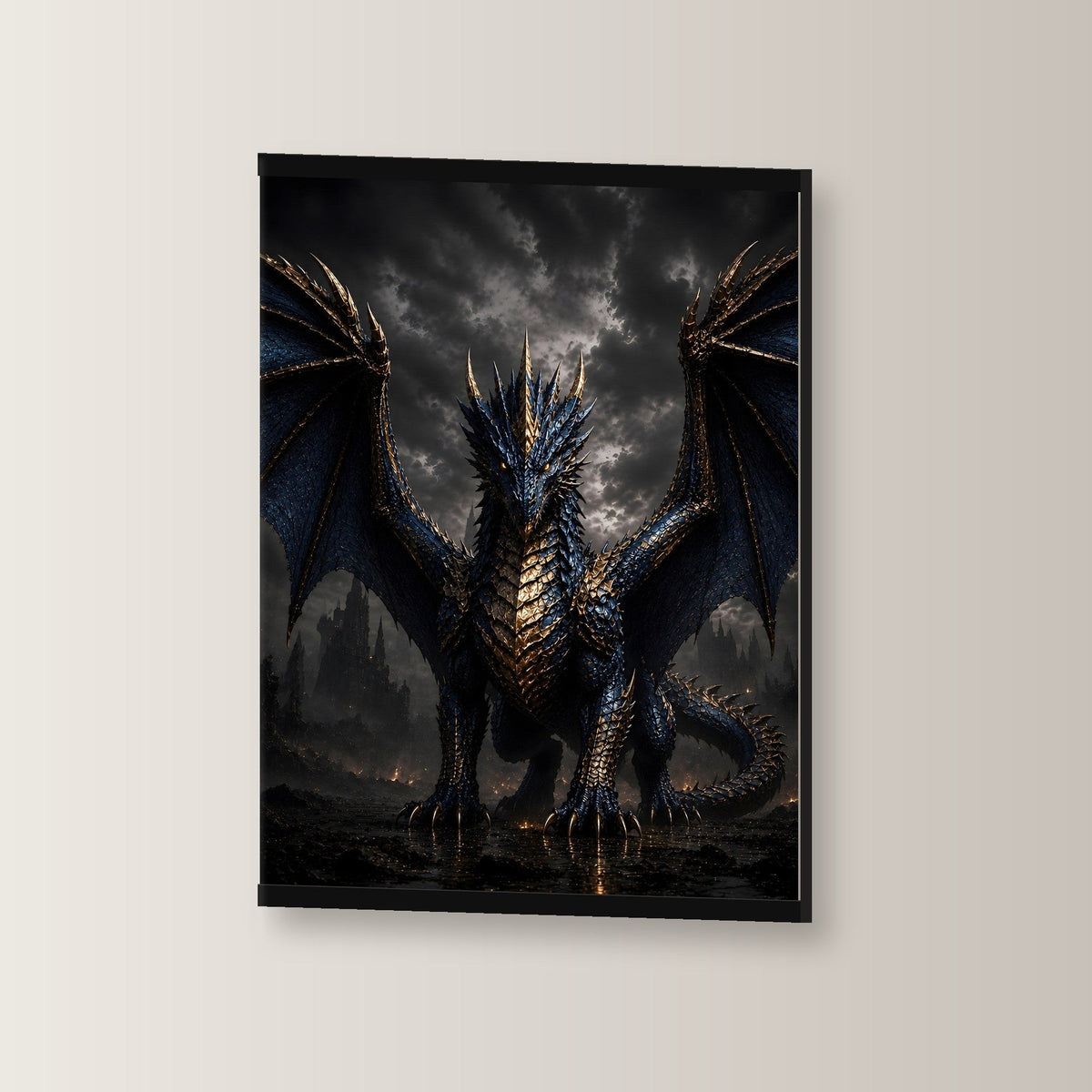 Der Azurdrache als Poster mit schwarzer Holzleiste, leicht gedreht an der Wand fotografiert