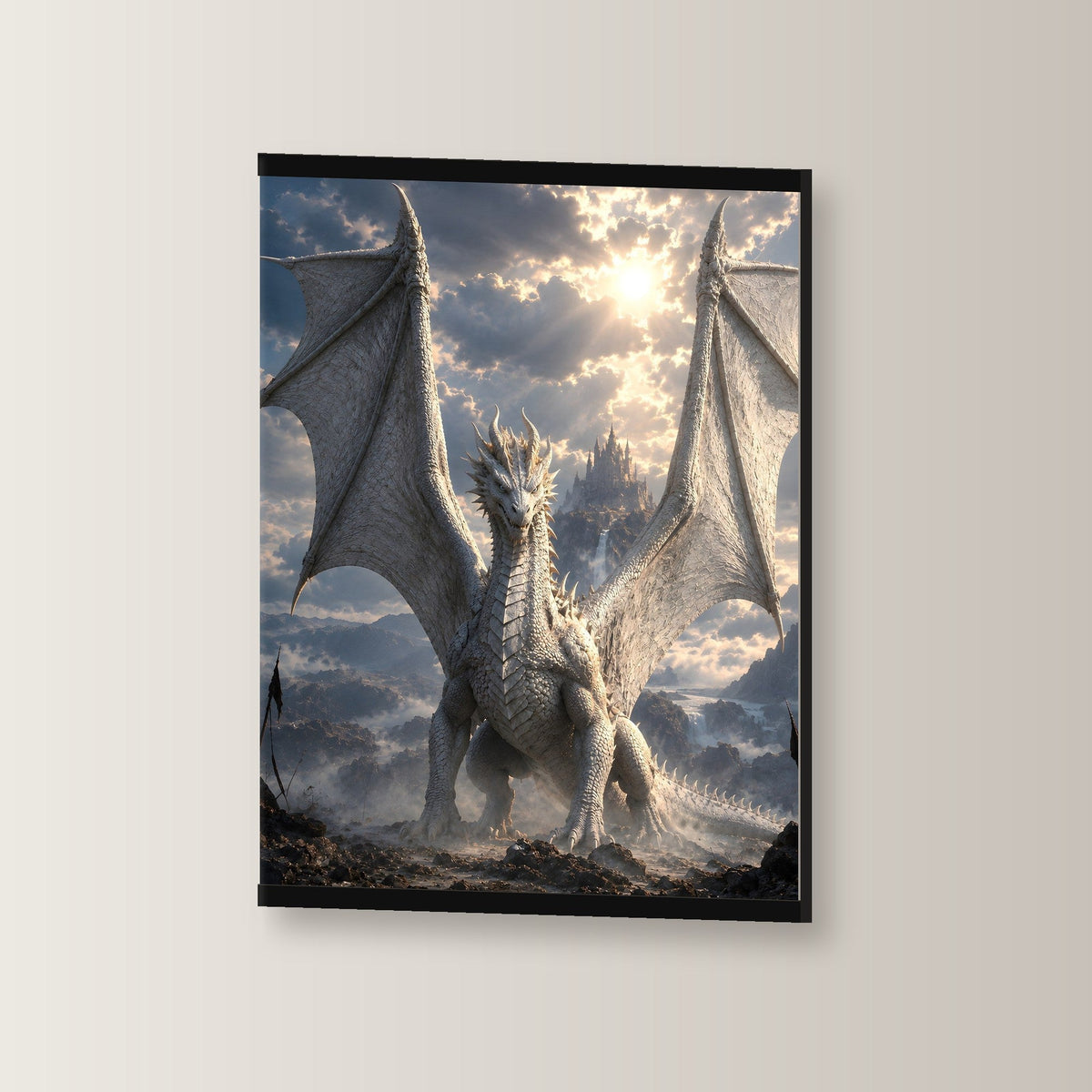 Der Elfenbeindrache als Poster mit schwarzer Holzleiste, leicht gedreht an der Wand fotografiert