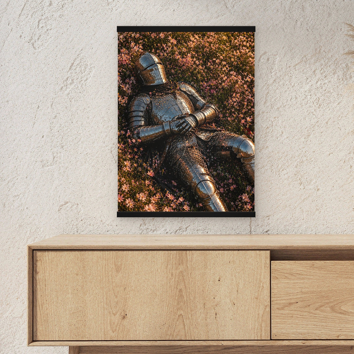 Ewige Ruhe als Poster mit schwarzer Holzleiste ueber einem Sideboard, zeigt die Groesse im Raum
