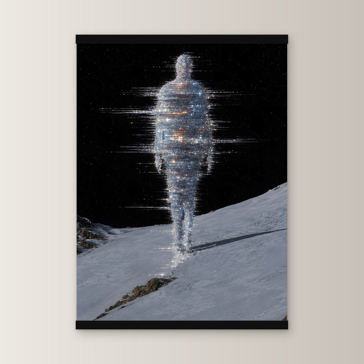 Frostgeist als Poster mit schwarzer Holzleiste, gerade von vorn an heller Wand