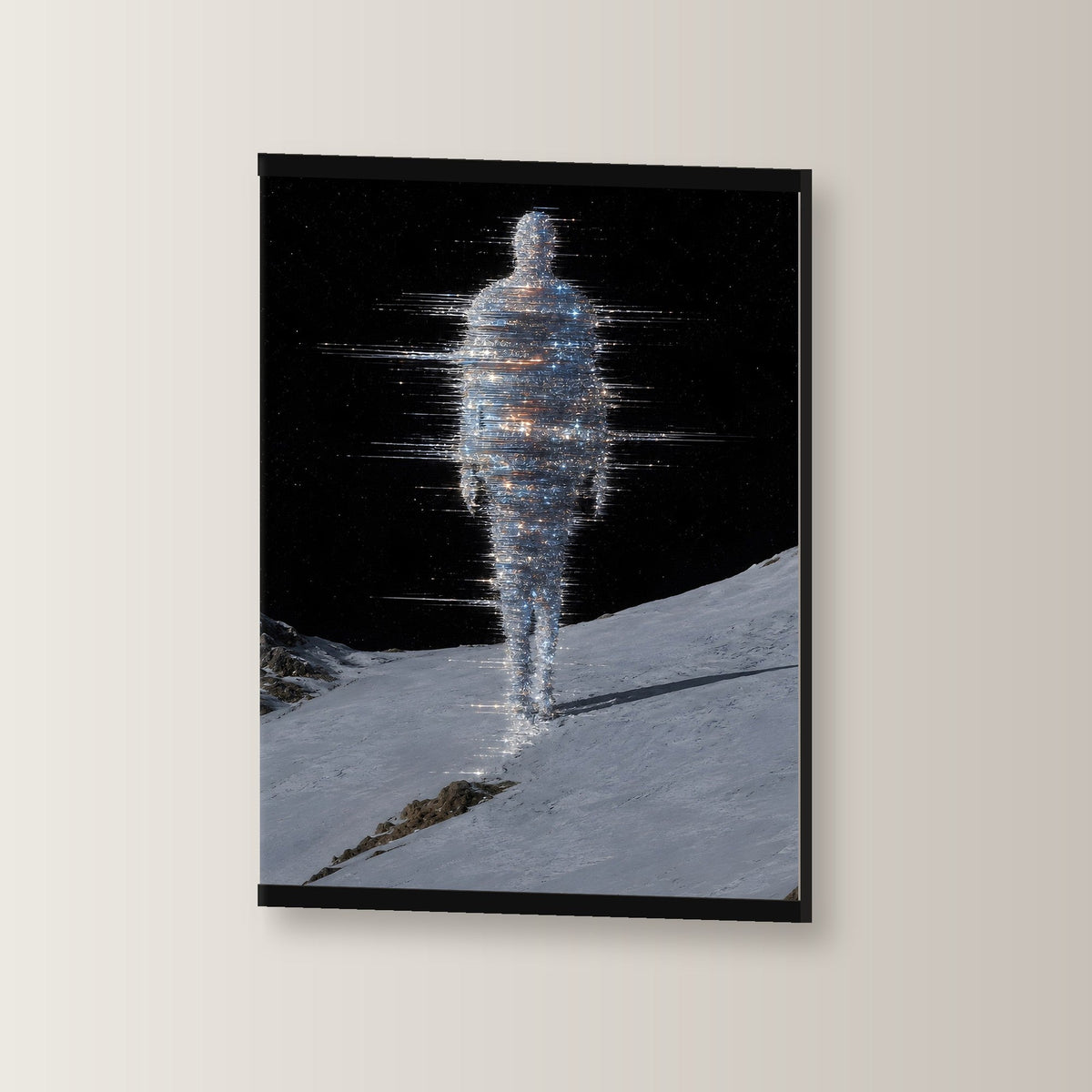 Frostgeist als Poster mit schwarzer Holzleiste, leicht gedreht an der Wand fotografiert