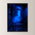 Das blaue Tor als Poster mit schwarzer Holzleiste, gerade von vorn an heller Wand