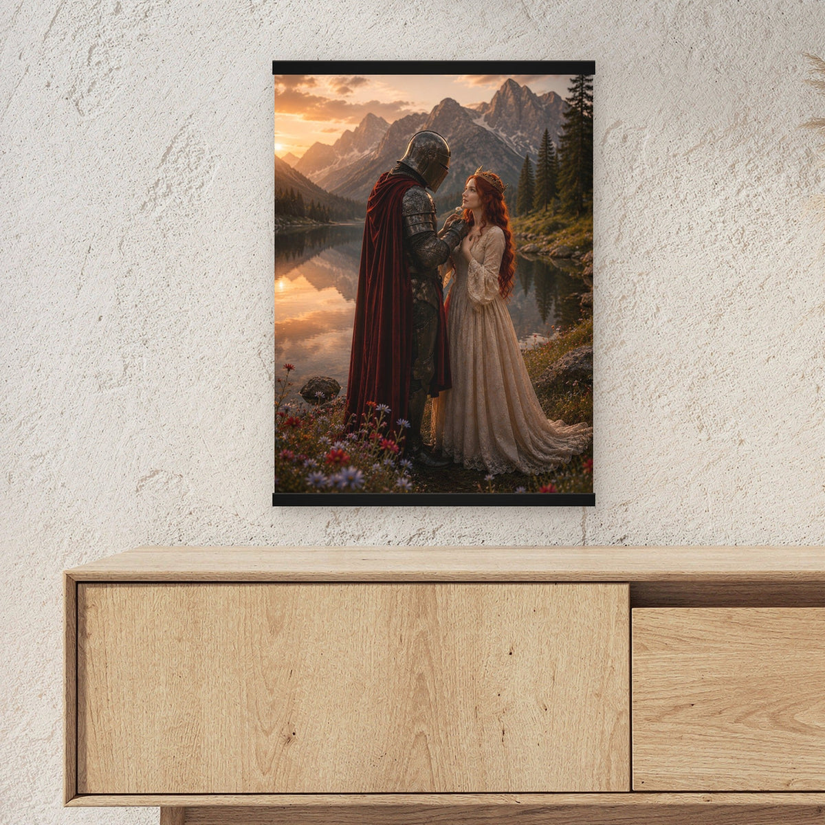 Im Abendrot als Poster mit schwarzer Holzleiste ueber einem Sideboard, zeigt die Groesse im Raum
