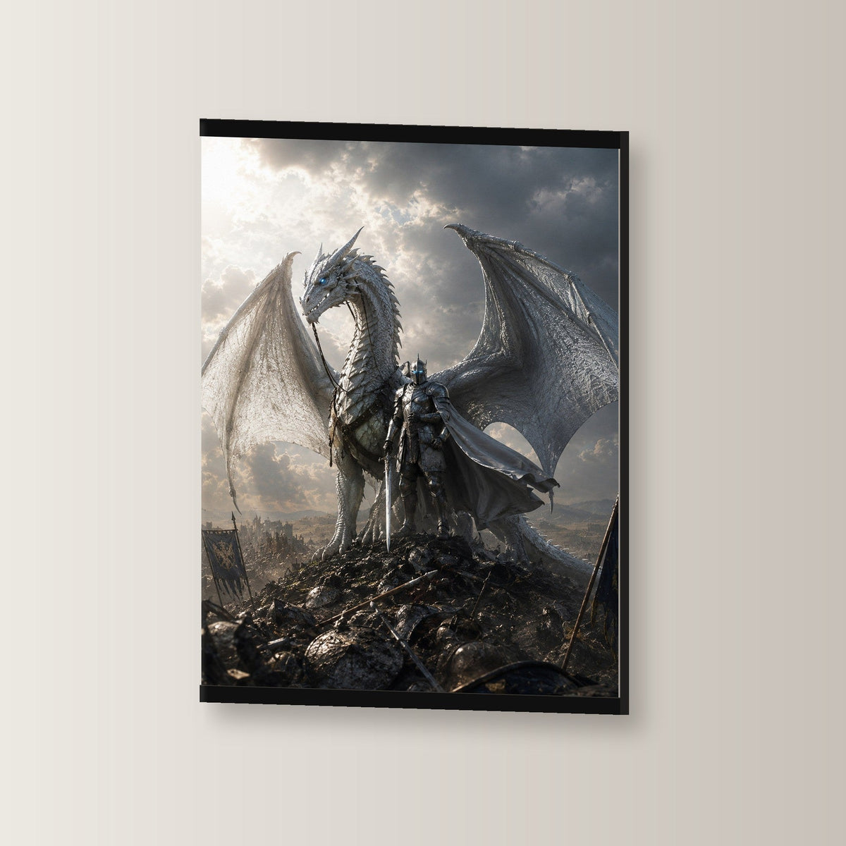 Der Silberritter als Poster mit schwarzer Holzleiste, leicht gedreht an der Wand fotografiert