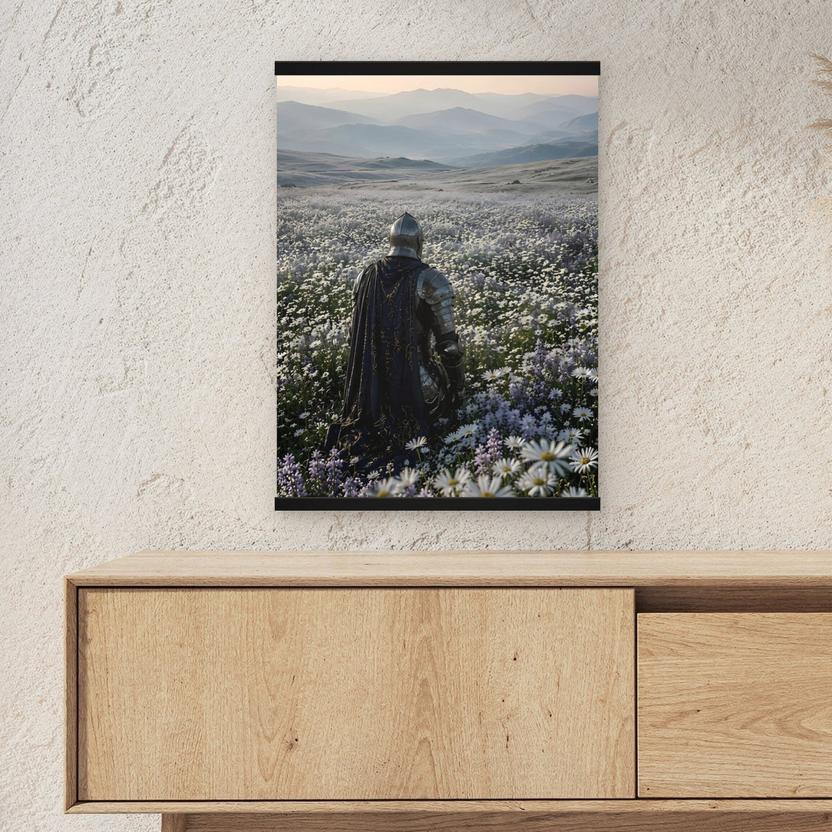 Der stille Morgen als Poster mit schwarzer Holzleiste ueber einem Sideboard, zeigt die Groesse im Raum