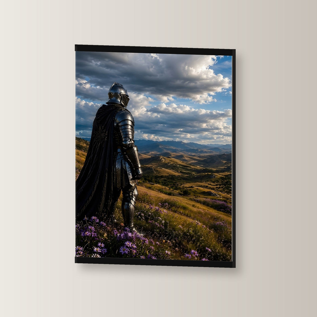 Unter weitem Himmel als Poster mit schwarzer Holzleiste, leicht gedreht an der Wand fotografiert
